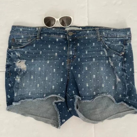 Torrid Blue Denim Skull Distressed Frayed Shorts 20 - Picture 2 of 7